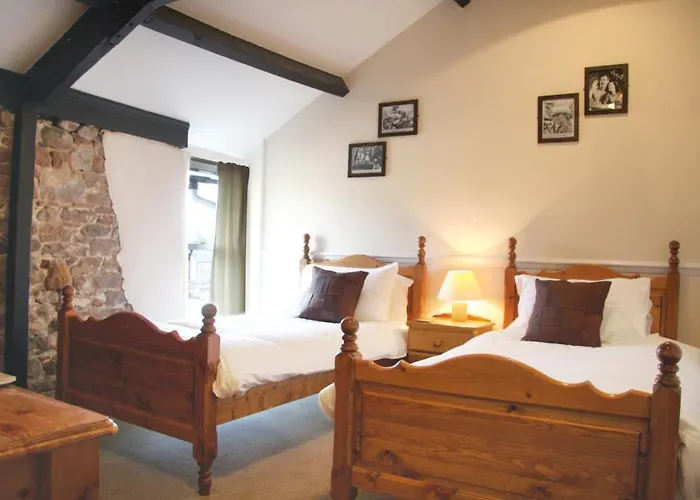 Boot & Shoe Greystoke