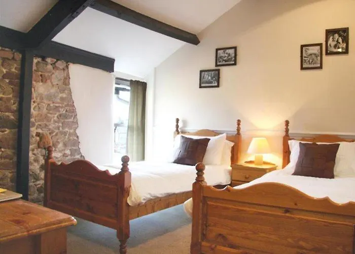 Boot & Shoe 3* Greystoke